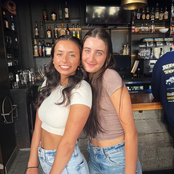 Meet your Posher, Kenzie - Picture 1 of 4